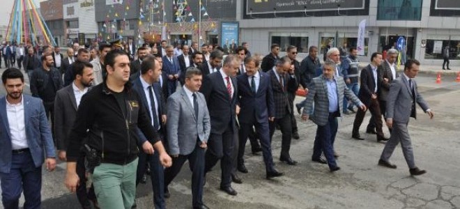 Başbakan Yardımcısı Çavuşoğlu: İnegöl'e gelin, mobilyanın en iyisini alın