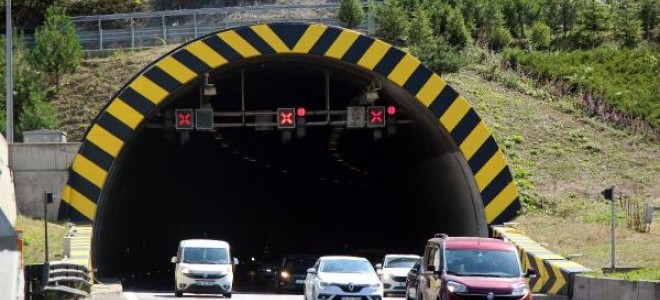 Bayramda Bolu Dağı Tüneli'nden 620 bin araç geçti