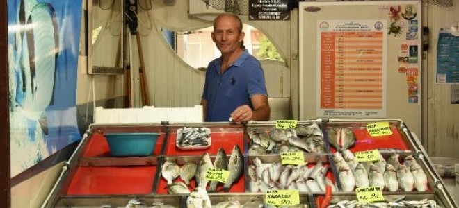 Çanakkale'de Balıkçılar ve Vatandaşlar Av Yasağının Bitmesini Bekliyor