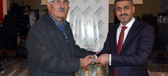 ÇEDAŞ'tan İşbirliği Yapan Muhtarlara Plaket