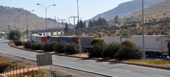 Cilvegözü’nde TIR kuyrugu 5 kilometre oldu