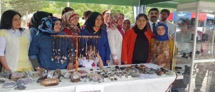 Çorumlu kadınların işlediği süs taşları Amerika'ya gönderiliyor