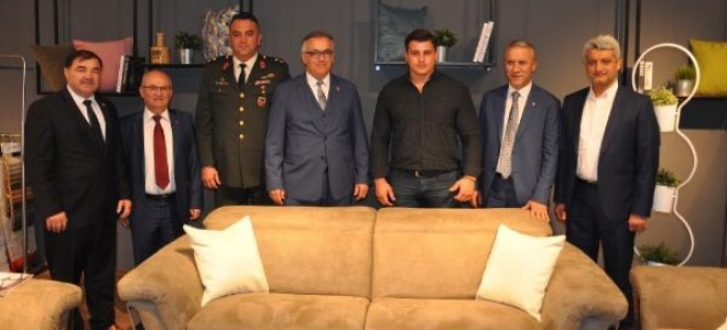 Dünya Şampiyonu Rıza Kayaalp, İnegöl'de fuar açılışına katıldı