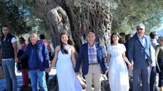 Dünyanın en pahalı zeytinyağı, Seferihisar'da satıldı