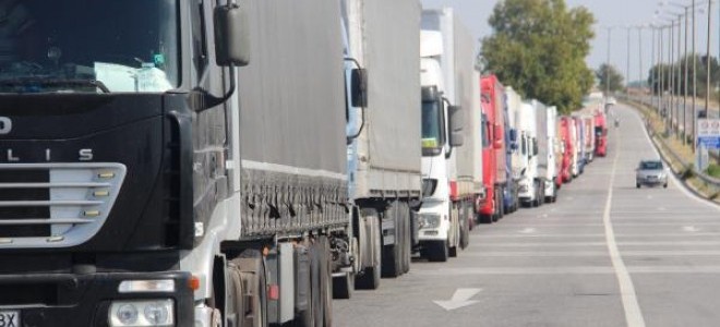 Kapıkule'de 18 kilometre TIR kuyruğu