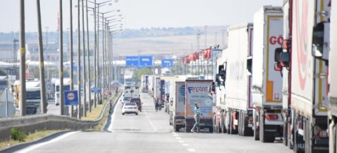 Kapıkule'de 5 kilometre TIR kuyruğu