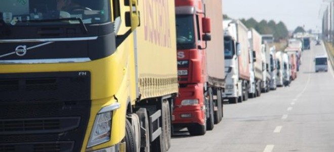 Kapıkule'de 9 kilometrelik TIR kuyruğu 