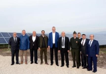 Bin konutun Enerjisi Gündüz Güneşten, Gece Rüzgardan