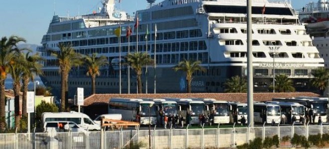 Kruvaziyere 'siyasi belirsizlik' darbesi