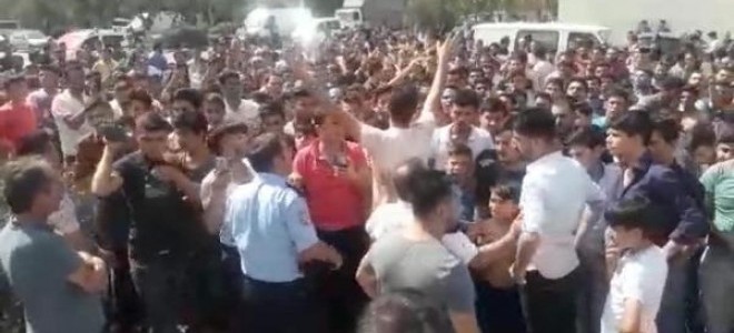 Türk ve Suriyeli işçilerden ortak zam eylemi