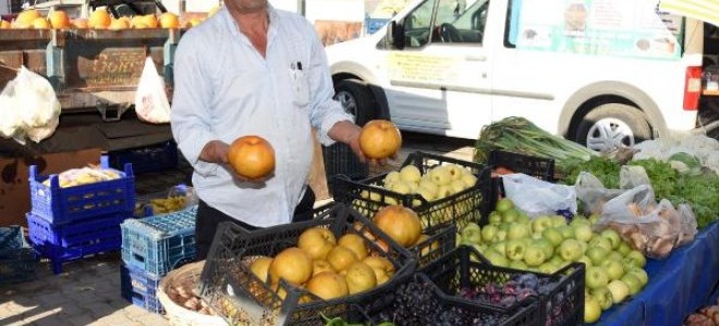 Umurbey'de üretilen Japon armudu, kilosu 7 liradan tezgahlarda