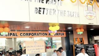 Ambikapur’un şaşırtan modeli büyüyor: Plastik atık getir, yemeğini al!