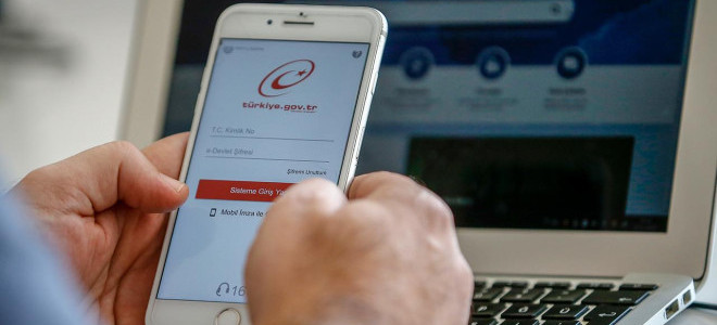 250 bin TL'lik sıfır faizli evlilik kredisi için başvurular açıldı