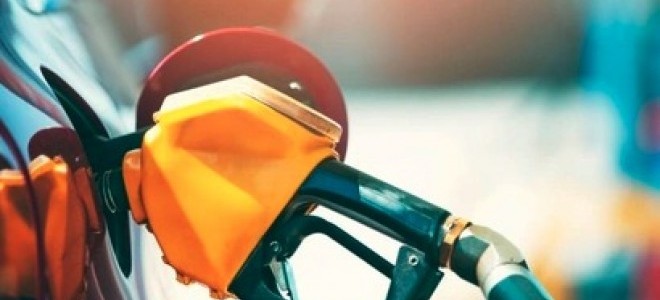 3 günde üçüncü zam: Akaryakıt fiyatları bu gece psikolojik sınırı aşıyor!