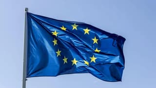 AB’den üye ülke vatandaşlarına çağrı: Daha az seyahat edin