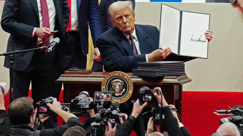 ABD'de bankacılık krizi: Trump bağlantılı 300 hesap kapatıldı