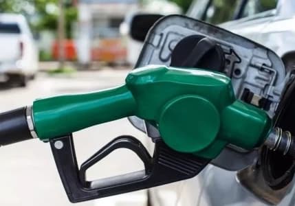 ABD'de benzin fiyatları 3 yıl sonra ilk kez 3 doların altında
