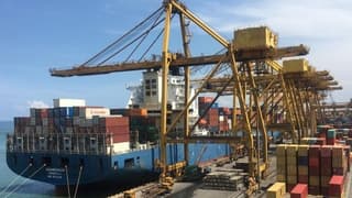 ABD'de mal ticareti açığı art arda beşinci ayında da daraldı