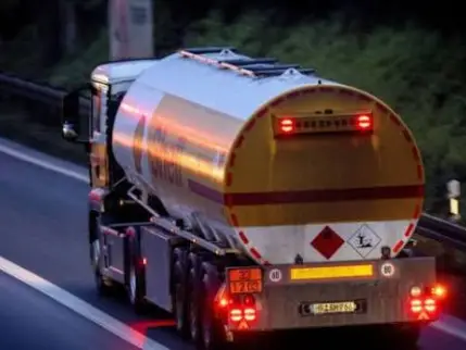ABD'de motorin fiyatları dört yılın zirvesine çıktı