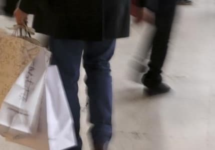 ABD'de tüketici güveni nisanda beklentilerin aksine toparlanma gösterdi 