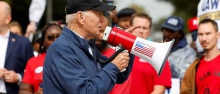 ABD tarihinde bir ilk: Başkan Biden, otomotiv işçilerinin grevine katıldı