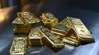 ABD verileri piyasaları hareketlendirdi: Altın iki ayın zirvesinden geriledi
