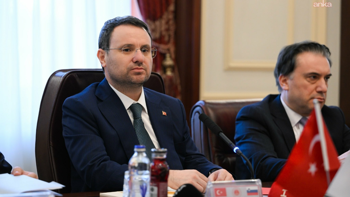 Gürlek şehit aileleri ve gaziler için hassasiyet vurgusu yaparak kırmızı çizgileri açıkladı