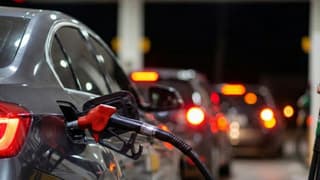 Akaryakıt makası yeniden açıldı: Benzine bir indirim daha geldi