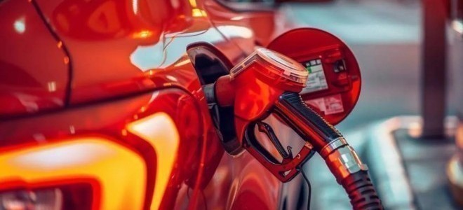 Akaryakıta kur zammı: Benzinin ardından motorin fiyatlarında artış bekleniyor