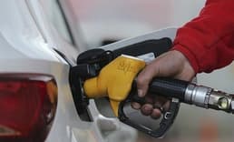 Akaryakıtta tavan fiyat uygulanmasının ardından 40 kuruşu bulan indirimler gerçekleşti