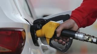 Akaryakıtta tavan fiyat uygulanmasının ardından 40 kuruşu bulan indirimler gerçekleşti