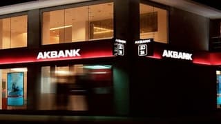 Akbank takipteki alacaklarını 3 firmaya sattı