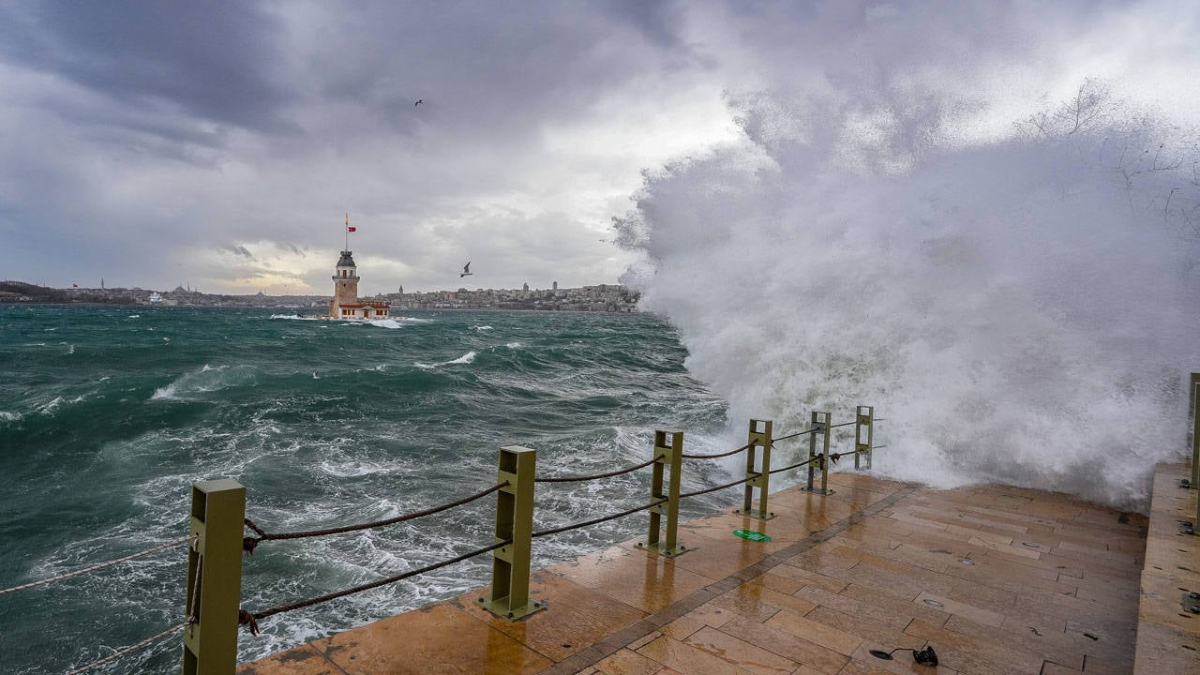 AKOM'dan İstanbul için fırtına uyarısı