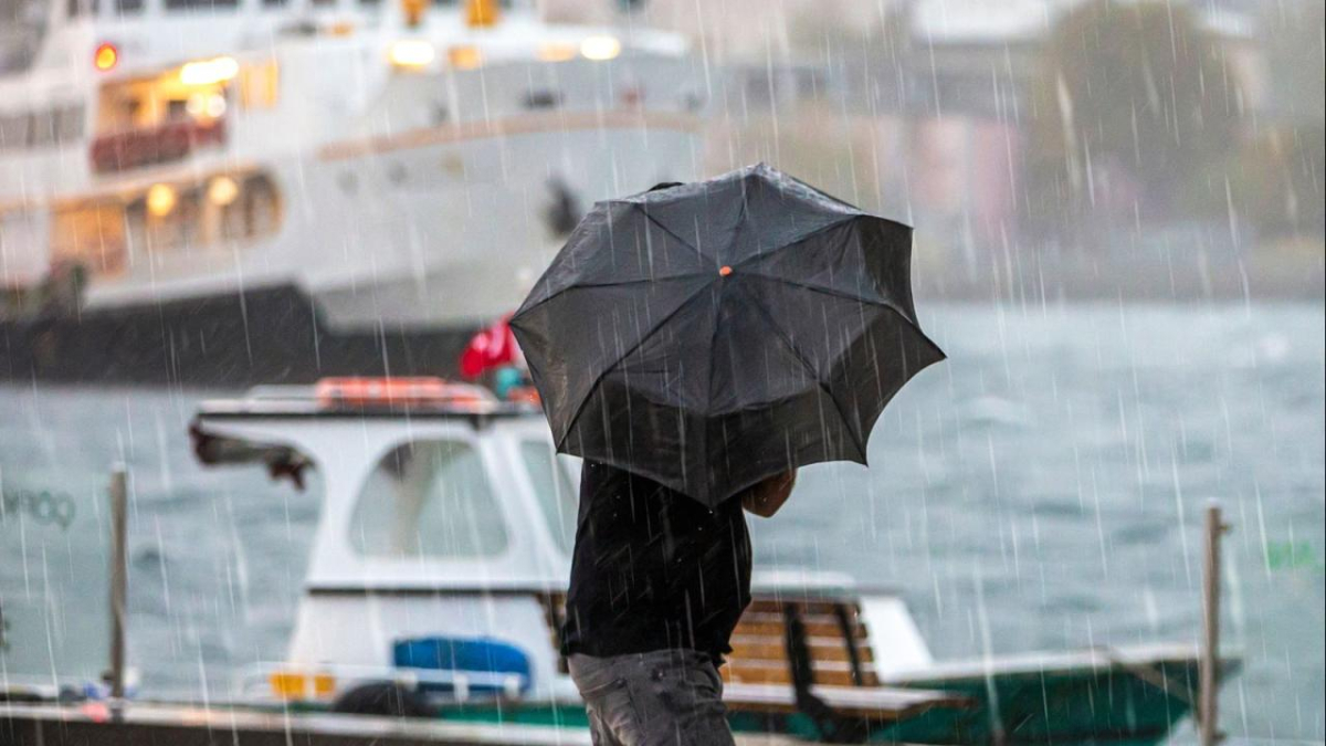 AKOM İstanbul'da üç gün sürecek kuvvetli yağış ve fırtına için uyarıda bulundu!