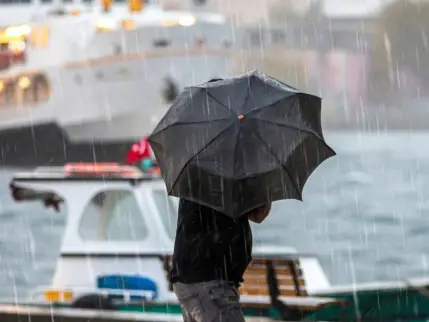 AKOM İstanbul'da üç gün sürecek kuvvetli yağış ve fırtına için uyarıda bulundu!
