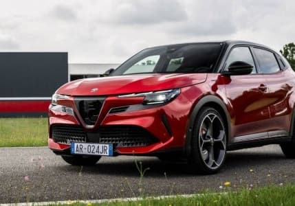 Alfa Romeo'nun ilk elektrikli SUV'u Türkiye'de satışta: İşte lansman fiyatı ve özellikleri