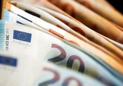 Almanya'da enflasyon ECB hedefinden uzaklaştı