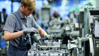 Almanya'da fabrika siparişleri düşüşünü beşinci aya taşıdı