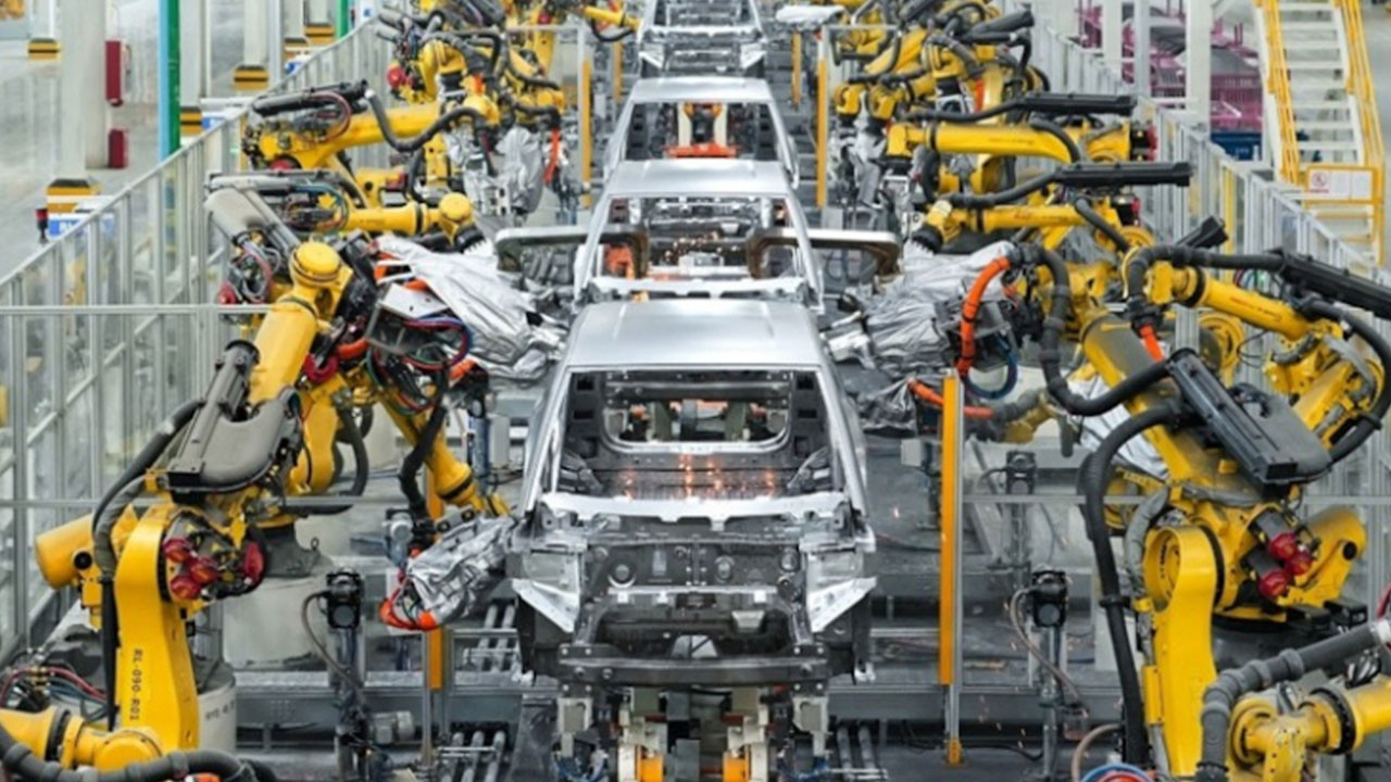 Almanya'da fabrika siparişleri son 24 ayın zirvesine çıktı