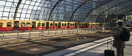 Almanya'da toplu taşıma grevi ulaşımı durdurdu