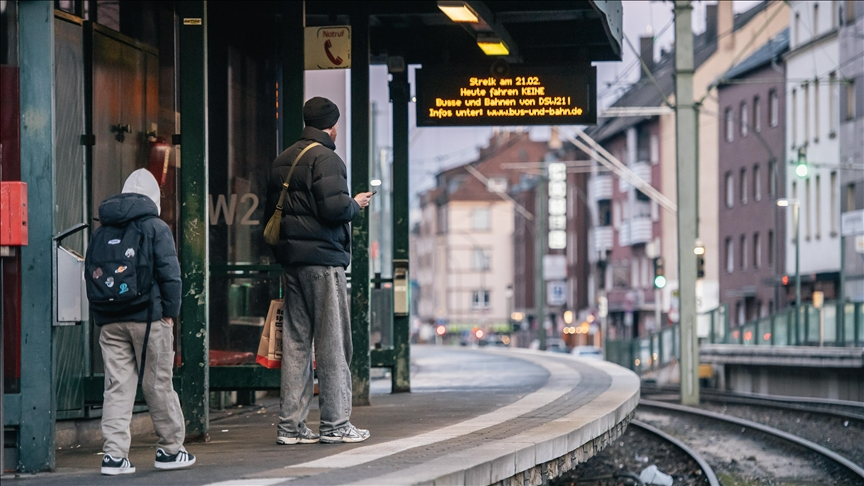 Almanya'da tüketici güveni beklentilerin üzerinde geriledi