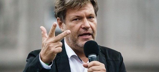 Almanya Ekonomi Bakanı Habeck, Rusya'ya enerji ambargosuna karşı çıkmayı sürdürüyor