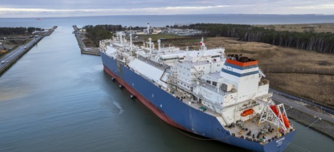 Almanya'nın ilk yüzer LNG terminali açıldı