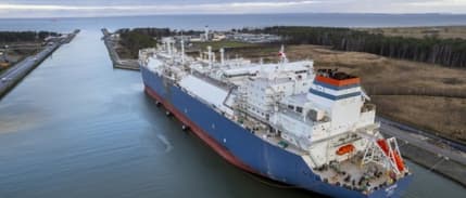 Almanya'nın ilk yüzer LNG terminali açıldı