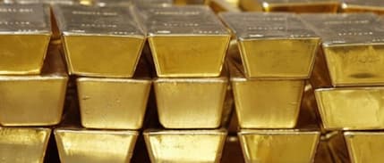 Altın düştü, petrol yüzde 1.0'den çok yükseldi