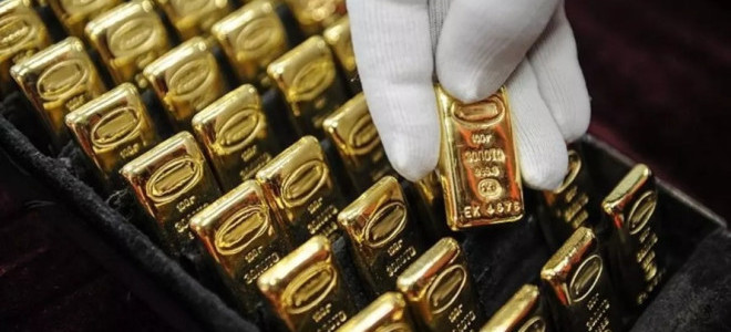 Altın enflasyon öncesi dolar baskısı altında