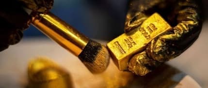 Altın fiyatları rekor tazeledikten sonra geri çekildi