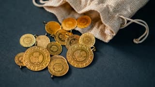 Altın fiyatlarında petrol baskısı derinleşiyor