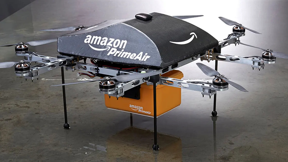 Amazon, ABD'nin ardından ilk dron kargosunu İngiltere'de teslim etti