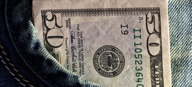 Amerikalıların kişisel gelirleri nisanda azalırken, harcamaları arttı 